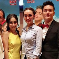 Inilah penampilan Zaskia Gotik saat menenteng tas Hermes seri Birkin Crocodile Rose Scheherazade GHW berukuran 30 cm berwarna pink. Seperti dikutip dari Instagram Hermes Selebriti, tas tersebut harganya mencapai US$ 8.900 atau sekitar Rp 1,2 miliar. Begitu mahalnya tas Hermes Birkin itu sampai-sampai ada pengguna Instagram yang berkomentar tak mungkin tas tersebut milik penyanyi yang terkenal dengan goyang itik itu. Ada yang menyebut tas tersebut KW, ada juga yang mengatakan tas asli namun disewa oleh Zaskia. Foto: Instagram