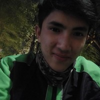 Postingann Angga tersebut pun dikomentari oleh banyak netizen yang justru memuji ketampanannya dibandingkan dengan sang aktor. Gantengan abangnya cuy, komentar netizen @najwafdlah. Gantengan mang ojeknya masa, tulis @rahmadanii.as, netizen lainnya Foto: Facebook