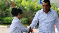 Mantan Ketua Komisi II DPR Chairuman Harahap sempat bertemu dengan mantan anggota Komisi II DPR Miryam S Haryani di lobi KPK, Selasa (5/6/2018).