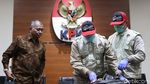 KPK Tunjukkan Barang Bukti Suap Bupati Purbalingga