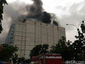 Sandi Minta Pengelola Cek Kelayakan Gedung PRJ yang Terbakar
