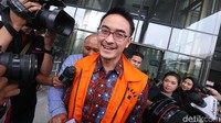 Zumi Zola terlihat sangat semringah usai jalani pemeriksaan lanjutan di KPK, Selasa (5/6/2018).