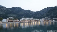 Mirip seperti Nusa Tenggaranya Indonesia. Iklim Mallorca cukup hangat, dengan cuaca khas Mediterania, yang bikin kita betah berlama-lama di pantai. Salah satu yang terkenal adalah Port de Sollier ini (Dadan/detikTravel)
