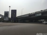 Reklame Asian Games dan Haji Lulung Dipasang di Tempat Terlarang