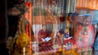 Foto: Di masa sekarang hanya tersisa 40 biara muda yang belajar di biara. (Thomas Peter/Reuters)