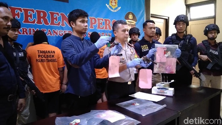 Polisi Tangkap Komplotan Pencuri yang Beraksi di Tangsel-Surabaya Polisi Tangkap Komplotan Pencuri yang Beraksi di Tangsel-Surabaya