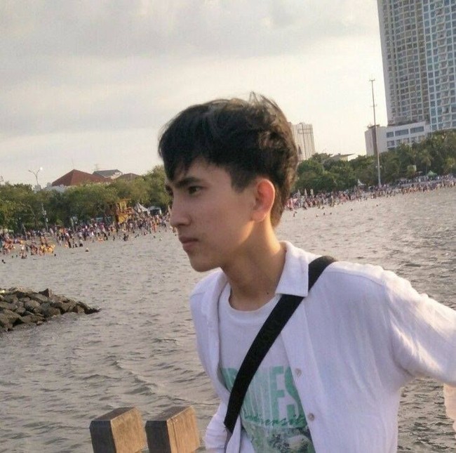 Rupanya Angga masih belia. Ia masih berumur 17 tahun. Foto: Facebook