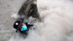 Potret Perjuangan Tim SAR Evakuasi Korban Erupsi Gunung Fuego