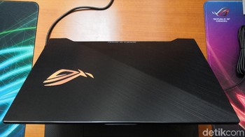 Kenapa FPS dan MOBA? Karena dua segmen ini yang paling besar peminatnya di kategori e-sports, sementara kebutuhan user untuk masing-masing segmen berbeda, ujar Muhammad Firman, Head of Public Relations Asus Indonesia kepada detikINET, disela-sela konferensi pers Asus ROG for Computex 2018, di Huashan 1914 Creative Park, Taipei, Taiwan. (Foto: detIkINET/Muhamad Reza Sulaiman)