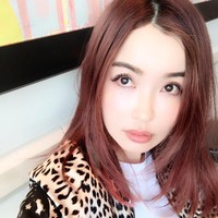 Wajah yang selalu berseri, kulit kencang dan penampilannya yang kasual membuat Risa Hirako selalu disangka remaja. Tak ada yang menyangka bahwa usianya sudah 47 tahun.  Foto: Instagram