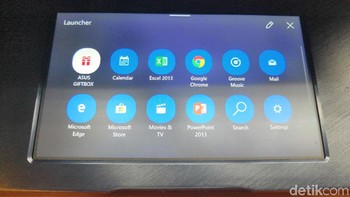 Keunggulan lainnya adalah body laptop yang tergolong tipis. Dengan berat 1,8 kg dan dimensi 365 x 251 x 18,9 mm, ZenBook Pro 15 seri terbaru ini mudah dibawa bepergian bagi kamu yang mobile. Belum ada informasi tentang harga dan ketersediaannya di pasar. (Foto: detIkINET/Muhamad Reza Sulaiman)