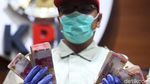 KPK Tunjukkan Barang Bukti Suap Bupati Purbalingga