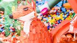 Ribuan Sampah di Meksiko Disulap jadi Hutan Plastik yang Keren