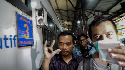 Momen Bupati Purbalingga Dibawa KPK di Gerbong Eksekutif Gajayana