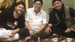Ini Bukti Kalau Opick Doyan Ngopi dan Ngumpul Bareng Temannya