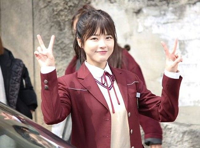 Untuk urusan kecantikan, wanita Korea dikenal mengutamakan penampilan natural yang membuat wajah awet muda. Hal tersebut dibuktikan dengan sejumlah seleb Korea yang tampak lebih muda dari usia aslinya. Salah satunya adalah Oh Ji Eun. Foto: Instagram