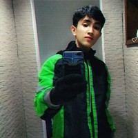 Eh kembaran tapi beda profesi, begitu keterangan yang ditulis oleh Angga di Instagramnya ketika mengunggah fotonya bersama pemain sinetron berdarah campuran Indonesia-Jerman itu. Foto: Facebook