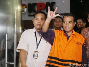 Ulah Bupati Tasdi: Salam Metal Hingga Seret PDIP ke Kasus Suap
