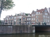 Jalan-jalan di Kanal Amsterdam, Turis Tewas Ditabrak Truk Sampah