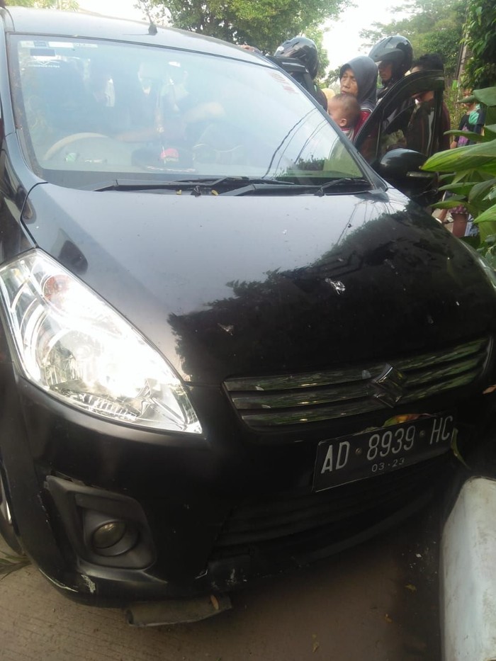 Tabrak Trotoar di Kelapa Gading, Pengemudi Mobil Tewas