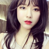 Mengenakan makeup natural flawless penampilan Ji Eun ini pun membuat dirinya banyak dikagumi oleh pria. Foto: Instagram