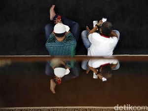 Santai Sejenak di Masjid Pintar Al Istiqomah