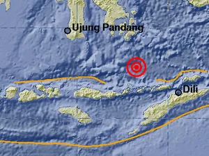 Video: Cerita Pekerja Kapal Saat Gempa NTT, Penumpang Jatuh ke Laut