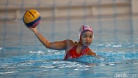 Kendati bersikukuh berpuasa, Alya tetap menjalani latihan penuh. Dia melahap semua latihan yang diberikan pelatih kepadanya.