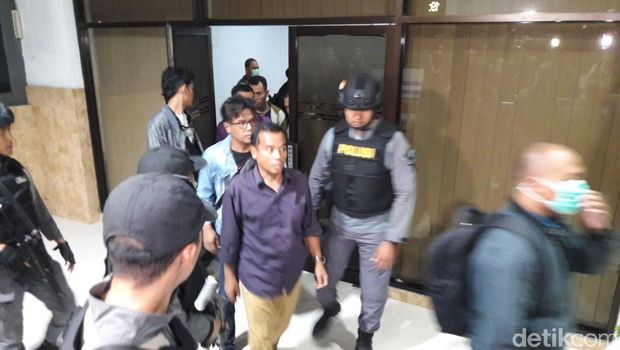 Bupati Purbalingga Tasdi di Stasiun Purwokerto
