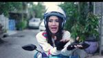 Gaya Berkendara Via Vallen
