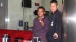 Foto: Salam Metal Bupati Purbalingga Saat Dibawa ke KPK
