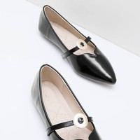 Jika lebih suka sepatu simpel dan bisa dipakai lagi ke berbagai kesempatan, Aska Octo Flats BLACK ini dapat dipilih. Sepatu dari brand Coup Belle tersebut kini bisa dimiliki dengan Rp 219 ribuan dari harga awal Rp 269 ribuan. Foto: Hijabenka