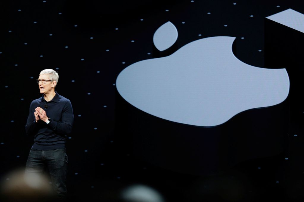 Apple Chief Executive Officer Tim Cook speaks at the Apple Worldwide Developer conference in San Jose, California, U.S., June 4, 2018.   REUTERS/Elijah Nouvelage