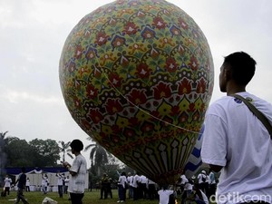 Kemenhub Sebut Balon Udara Lepas Bisa Buat Rusak Mesin Pesawat