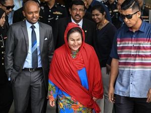 Detik-detik Istri Najib Razak Ditahan KPK Malaysia