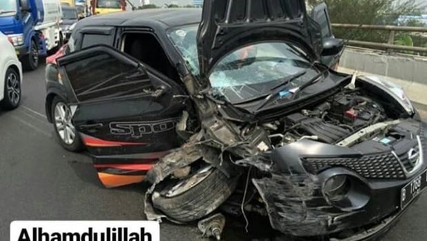 Annisa Bahar kecelakaan mobil.