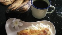 Melihat pisang bakar yang ini langsung terbayang rasa manisnya ya. Kalau pisang yang digunakan sudah matang pohon pasti jadinya manis dan akan menghasilkan karamel legit saat dipanggang. Foto : instagram @tu2nmulyawan. Foto: Instagram