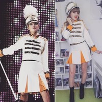 Sejak itu, Lotte mulai berkreasi membuat kostum mirip busana Taylor Swift sembari mengikuti kelas menjahit. Sudah ada belasan busana yang dibuatnya. Biasanya proses pembuatan memakan waktu seminggu hingga berbulan-bulan tergantung tingkat kesulitannya. Foto: Instagram/@teatimetay13