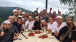 Ini Bukti Kalau Opick Doyan Ngopi dan Ngumpul Bareng Temannya