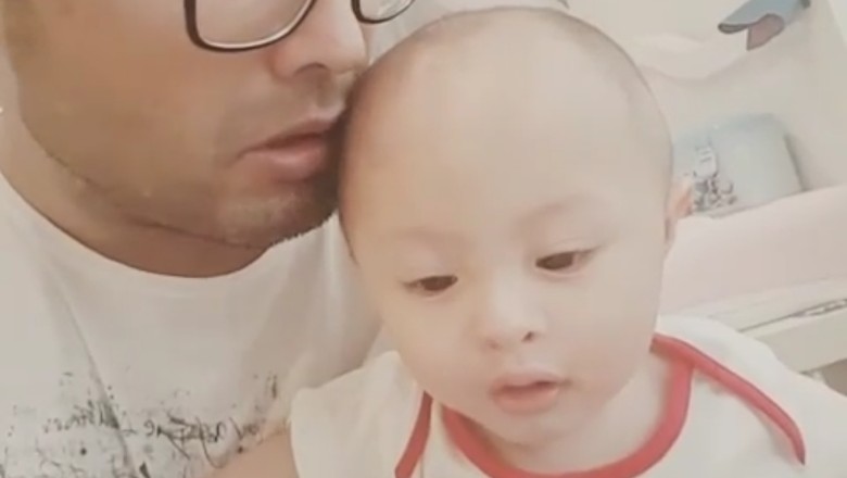 Kesedihan Surya Saputra melihat putranya diopname/ Foto: Instagram Kesedihan Surya Saputra melihat putranya diopname/ Foto: Instagram