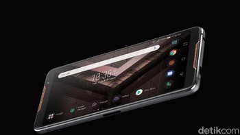 Asus ROG Phone merupakan ponsel yang dirancang buat main game. Dirilis pada Juni 2018, ROG Phone memadukan RAM 8 GB dengan prosesor Snapdragon 845. Foto: Muhamad Reza Sulaiman/detikinet