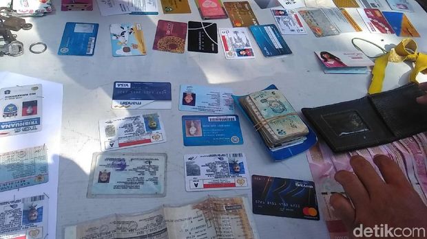 Barang bukti hasil kejahatan Eko