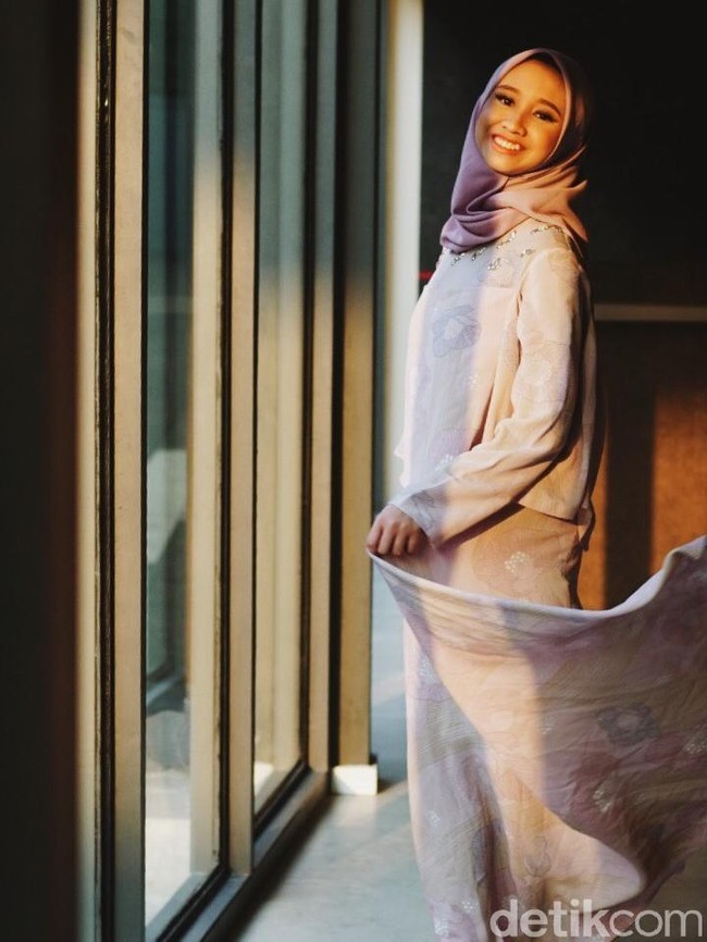 Wardrobe: KAMI. Scarf: DAMA. Fotografer: Niko W/detikcom. Makeup Artist: Mirabella Cosmetics. Lokasi: Gedung Trans TV, Tendean Jakarta. Stylist: Silmia Putri. Model: Era Millenisa. [Finalis Hijab Hunt 2018]