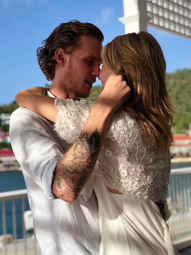 Adik Paris Hilton Nikahi Sosialita Cantik dan Kaya Raya 