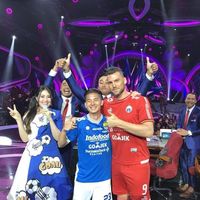 Via Vallen goyang dekat Marko Simic