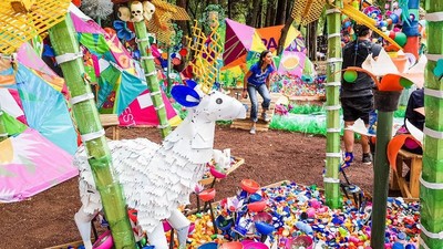 Ribuan Sampah di Meksiko Disulap jadi Hutan Plastik yang Keren