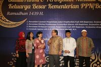 BNI Bappenas (03):  Menteri Perencanaan Pembangunan Nasional Bambang Brodjonegoro (ketiga kanan) sedang berbincang bersama Direktur Ritel BNI Tambok P. S. Simanjuntak (ketiga kiri) di acara penandatanganan Perjanjian Kredit antara BNI dengan staf Bappenas penerima pembiayaan perumahan ASN berbasis payroll di Bappenas, Jakarta, Selasa (5/6/2018).