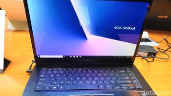 Mengusung tema Designed for Creator, Zenbook Pro 15 seri UX580 terbaru ini dilengkapi dengan teknologi touchpad layar sentuh layaknya smartphone. Disebut oleh Asus sebagai screenpad. (Foto: detIkINET/Muhamad Reza Sulaiman)