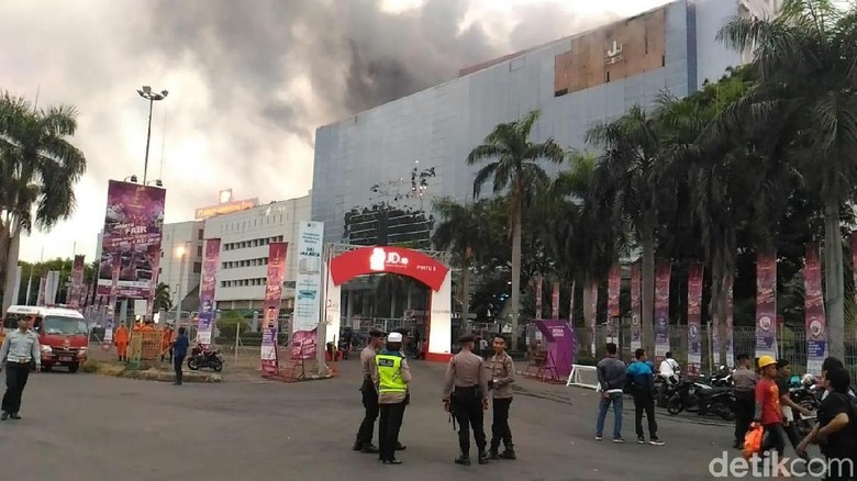 Kepanikan Pengunjung PRJ Saat Kebakaran Kepanikan Pengunjung PRJ Saat Kebakaran