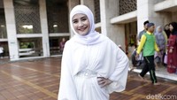 Kekasih Maxime Bouttier terlihat berseri-seri dan lebih fresh. Pool/Palevi S/detikFoto.